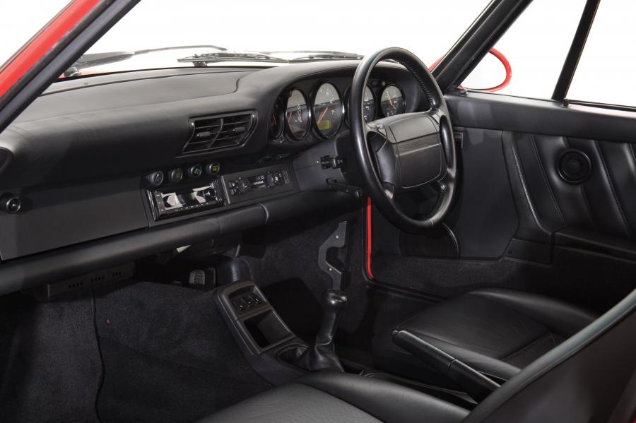 Интерьер Porsche 911 Turbo 3.6 Coupe 1992 года  (UK) (фото 35 из 40)
